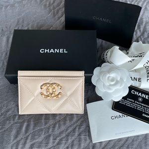 ❌Sold❌ NEW Chanel Lambskin Quilted Card Holder Light Beige